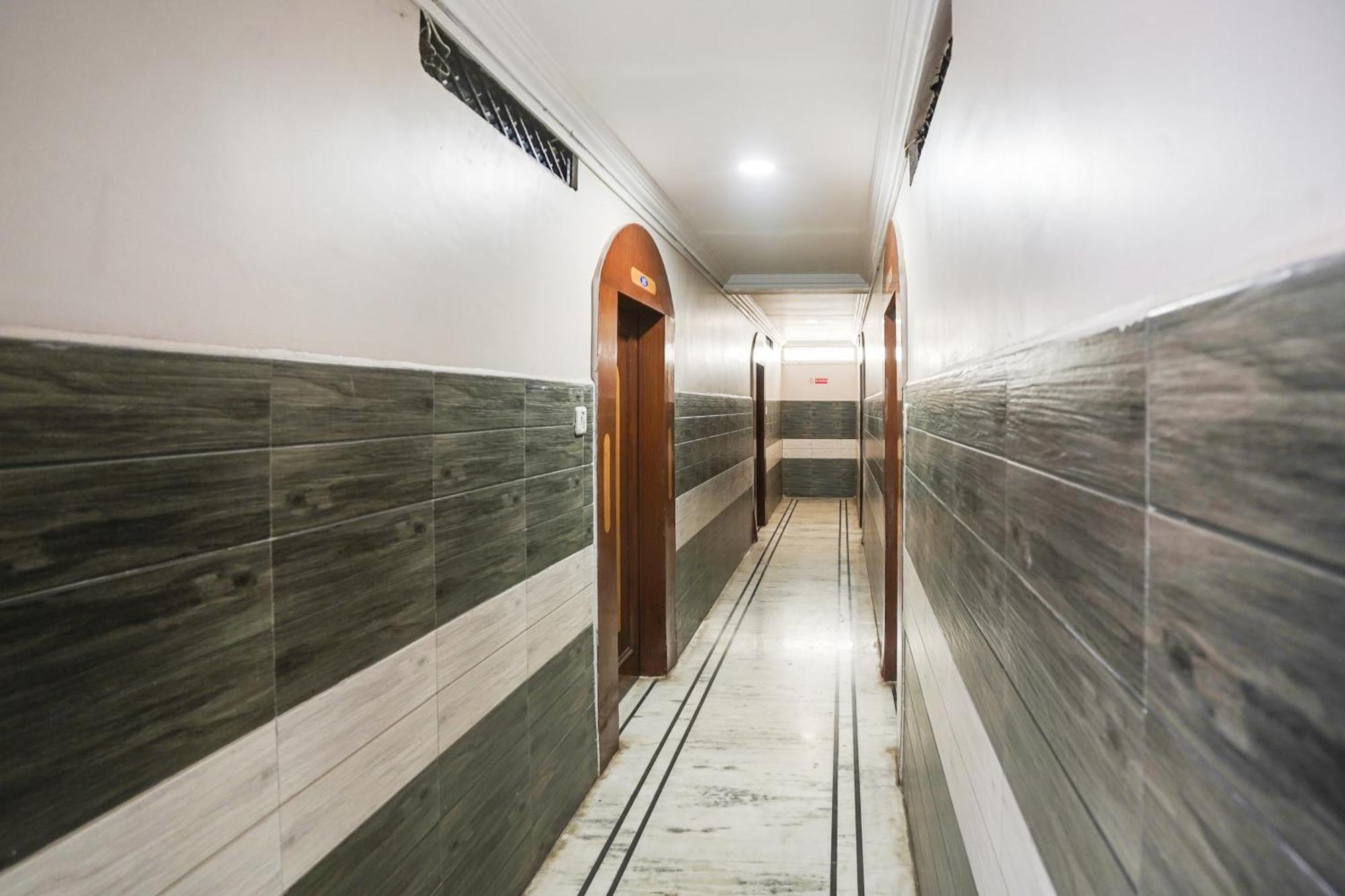 Super Hotel O Pithampur Formerly Ganga Residency Akolia المظهر الخارجي الصورة