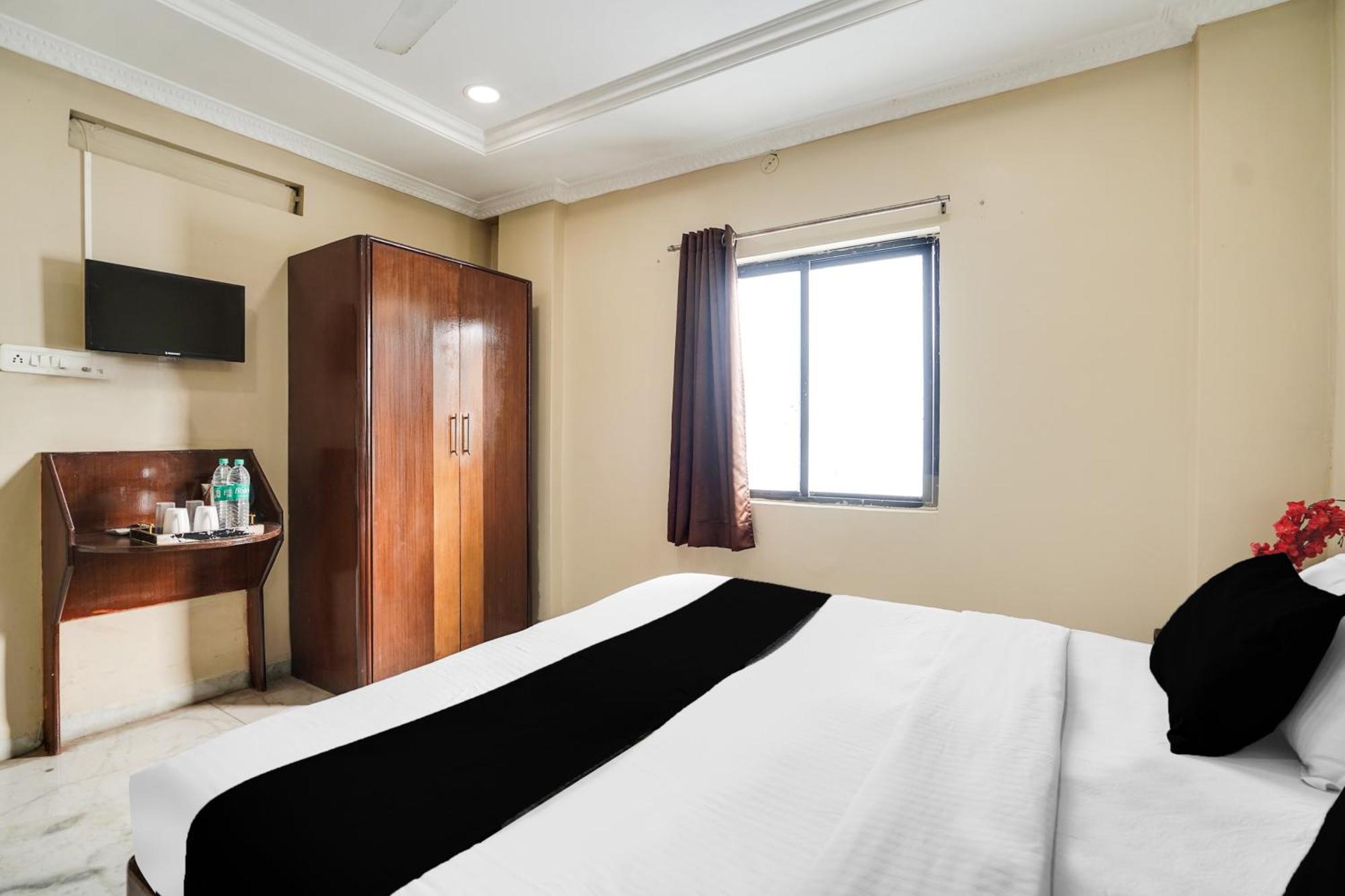 Super Hotel O Pithampur Formerly Ganga Residency Akolia المظهر الخارجي الصورة